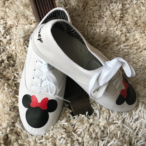 Minnie Mouse Shoes - Picture 2 of 5